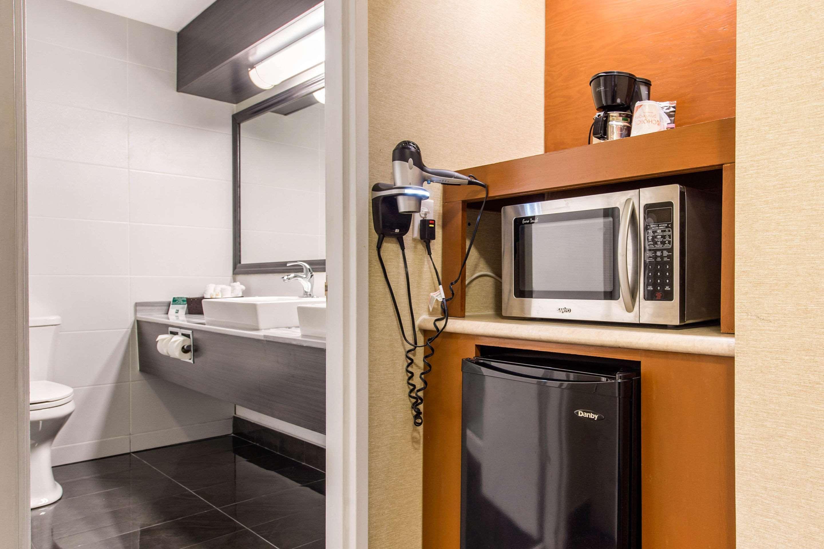 Quality Inn & Suites Гатино Экстерьер фото