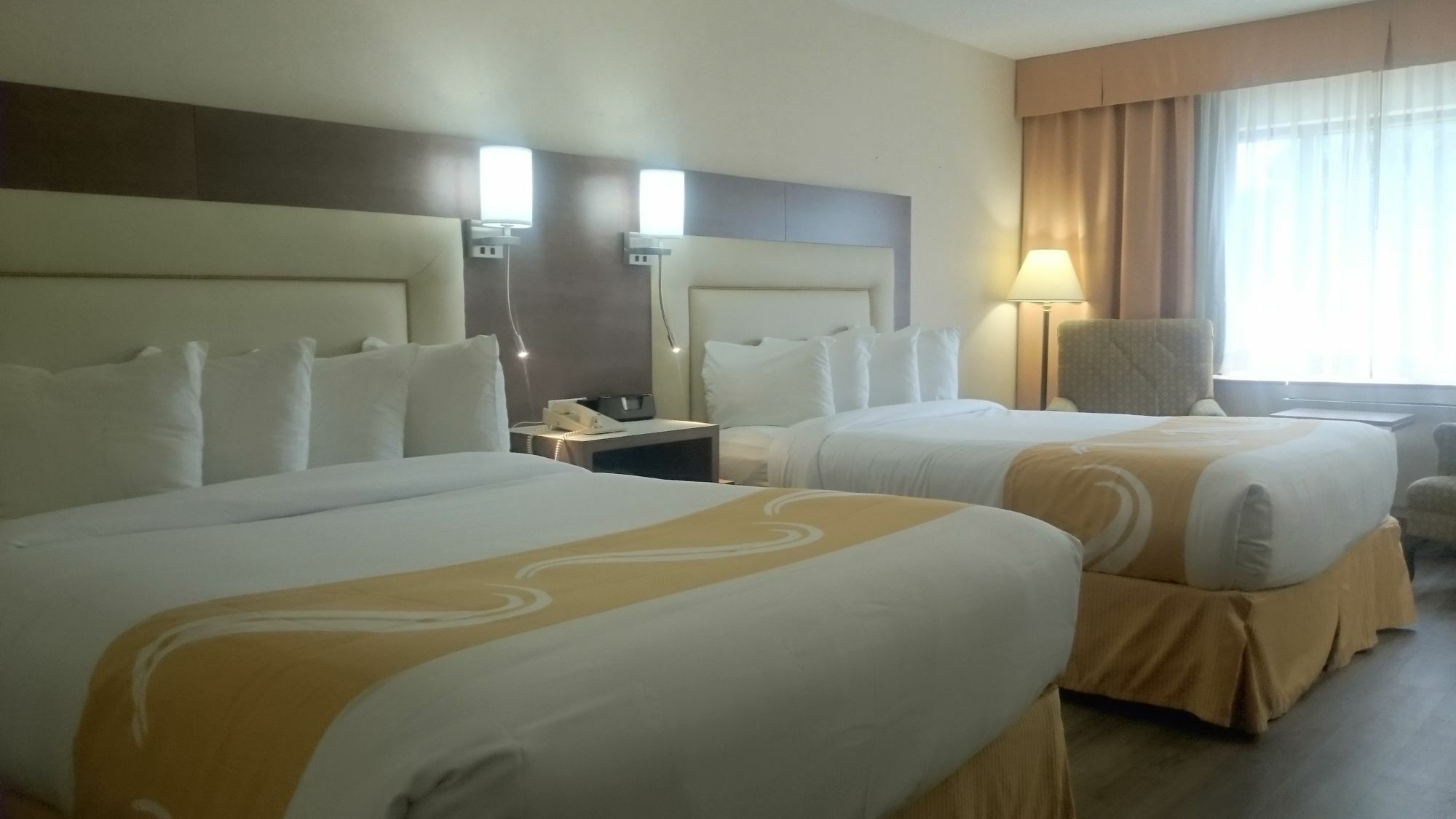 Quality Inn & Suites Гатино Экстерьер фото